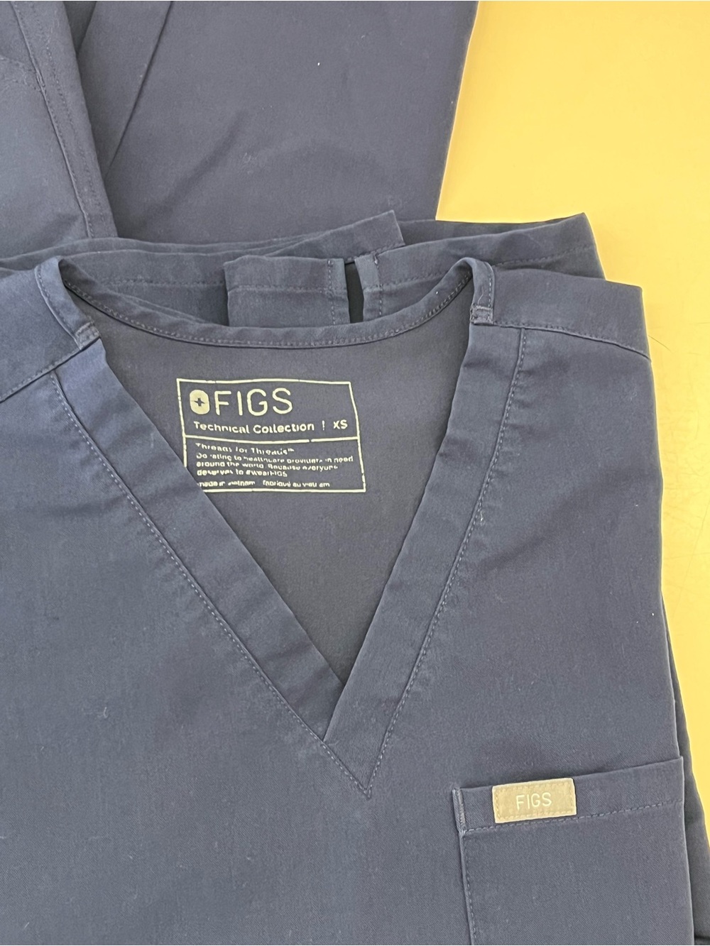 FIGS Scrub Set XS Navy Blue - Picture 3 of 10